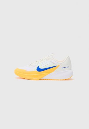 SONIC FLY GS - Laufschuh Straße - white