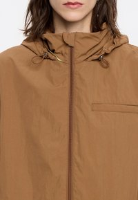 Bimba Y Lola Impermeabile - marron claro