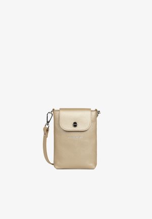 Borsa a mano in pelle beige con finitura testurizzata, chiusura a pattina, hardware in argento e tracolla rimovibile. Presenta un logo impresso sul davanti.