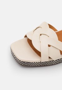 Chie Mihara Sandales à plateforme - off-white