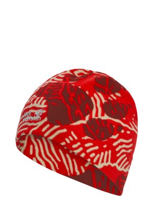 Rote Fleece-Mütze mit abstrakten cremefarbenen und dunkelroten Blattmustern und einem kleinen weißen Jack Wolfskin-Logo an der Seite.