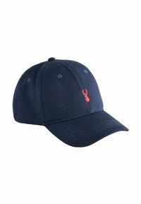 Gorra de béisbol marina hecha de algodón con visera curvada, presenta un bordado de langosta roja en el frente y detalles de costura.
