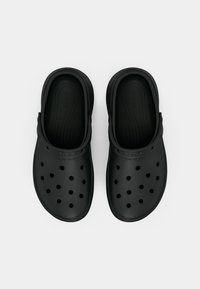 Crocs CLASSIC STACKED UNISEX - Træsko - black