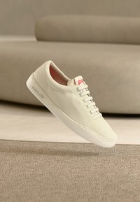 Unausgewählt, white