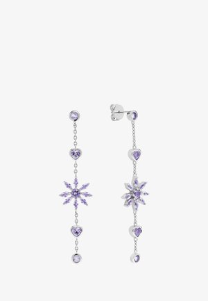 Boucles d'oreilles pendantes en chaîne argentée avec des pierres précieuses violettes en forme de cœurs, de ronds, et un motif central en étoile.