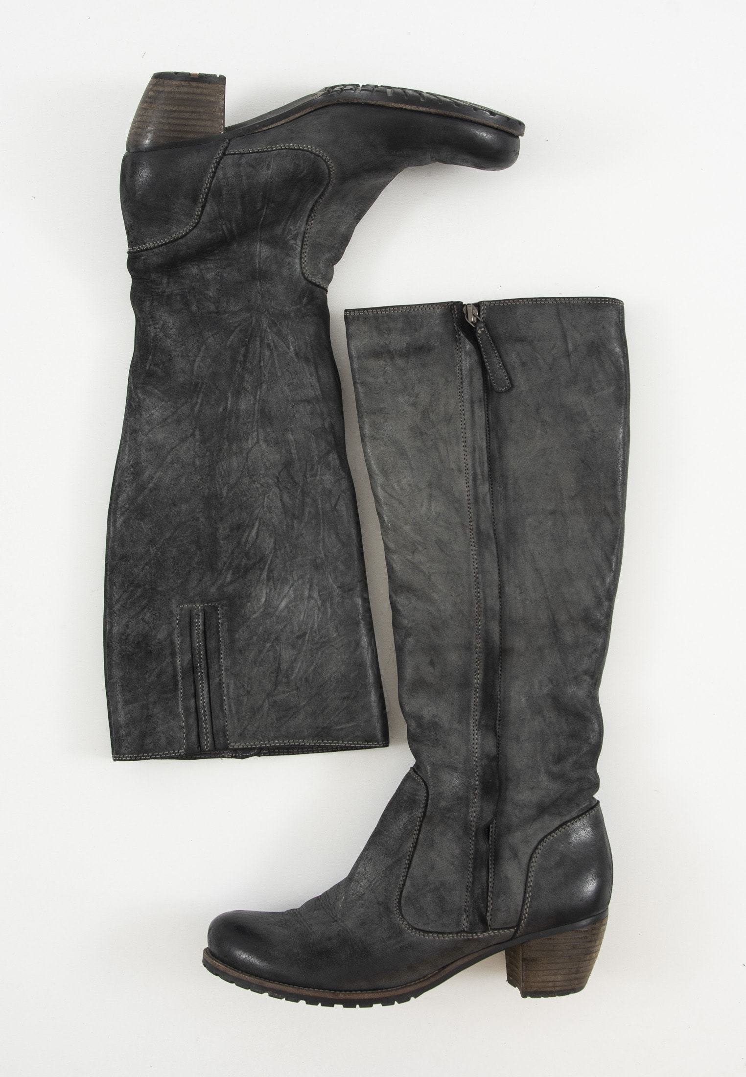 Bota Alta Ballester Gris. Botas altas con poco tacón. Botas mosqueteras.