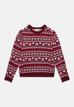 Pull de Noël bordeaux avec des motifs roses et blancs de cœurs, flocons de neige, boîtes cadeaux et texte répété "LA LA LA" à travers le tissu.