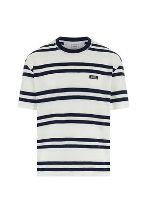 Fehér, rövid ujjú póló tengerészkék vízszintes csíkokkal. A bal mellrészen egy kis "Guess Marine" feliratú címke található. Pamut anyagból készült, laza szabású.