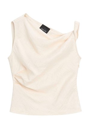 Roomkleurige mouwloze top met een gedrapeerde halslijn en een asymmetrische band, met een klein zwart label vlakbij de halslijn.