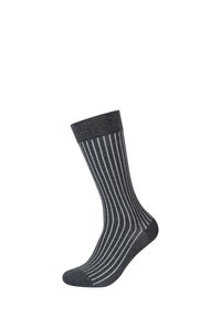 Graue Socken mit einem dünnen weißen vertikalen Streifenmuster, aus weichem Stoff gefertigt, mit einem gerippten Saum für Komfort und Passform.