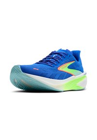 Blauwe sportieve schoen met een gestructureerde mesh bovenkant, veters en accentkleuren in roze en groen. Heeft een dikke, gevoerde zool.