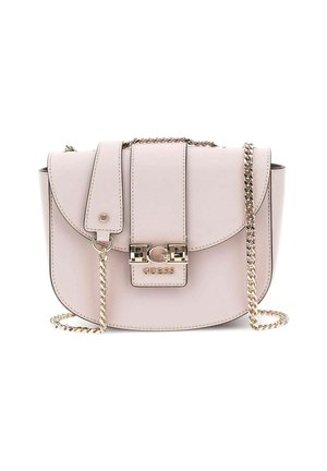 Borsa a tracolla in finta pelle color rosa pallido, con una forma strutturata, chiusura metallica e manico a catena. Presenta una chiusura a pattina e un dettaglio del logo.