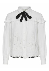 Camicetta bianca con design a spalle scoperte e ruches, papillon nero, chiusura frontale con bottoni, ricami floreali e orlo scallopato con bordo a contrasto.