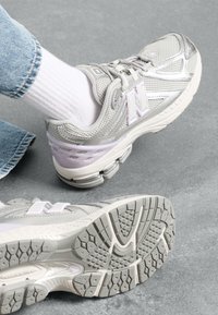New Balance 1906 - Treniņu apavi - silver-coloured
