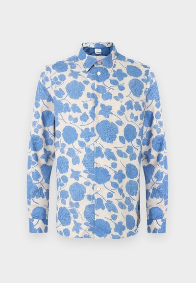 Πουκάμισο με μακριά μανίκια και κουμπιά, με μπλε ανθισμένο σχέδιο σε λευκό φόντο, διαθέτει κλασικό γιακά και μπεζ κουμπιά μπροστά.
