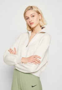 Nike Sportswear SPORTSWEAR PHOENIX FLEECE - Ikdienas džemperis - orewood/sail