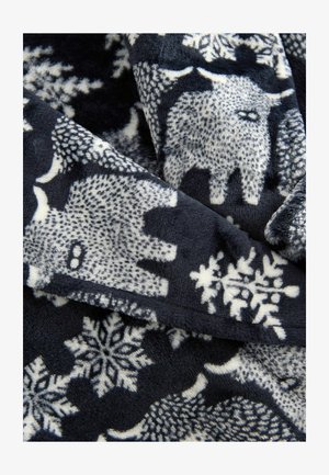 Flis deka u tamnoplavoj boji s uzorcima bijelog slona i snježne pahulje, sa mekanom teksturom i ugodnim, toplim izgledom.