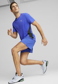 Puma AXELION REFRESH - Bėgimo batai plentui - white fizzy lime clyde royal