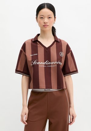 Marc O'Polo MOP CLUB '67   FOOTBALL TRIKOT SHIRT, CROPPED, STRIPED - Πόλο - mid brown