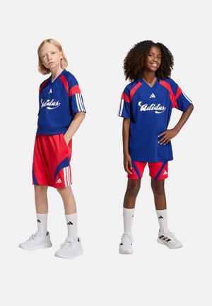 adidas Originals, HOUSE OF TIRO SHORTS UNISEX - Shorts - pure ruby/white/mystery ink