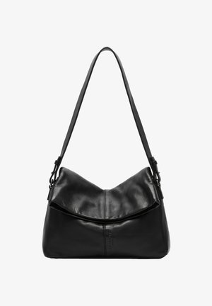 Czarna skórzana torba na ramię z miękką, pomarszczoną klapą i pojedynczym, regulowanym paskiem, z delikatnym logo z przodu.