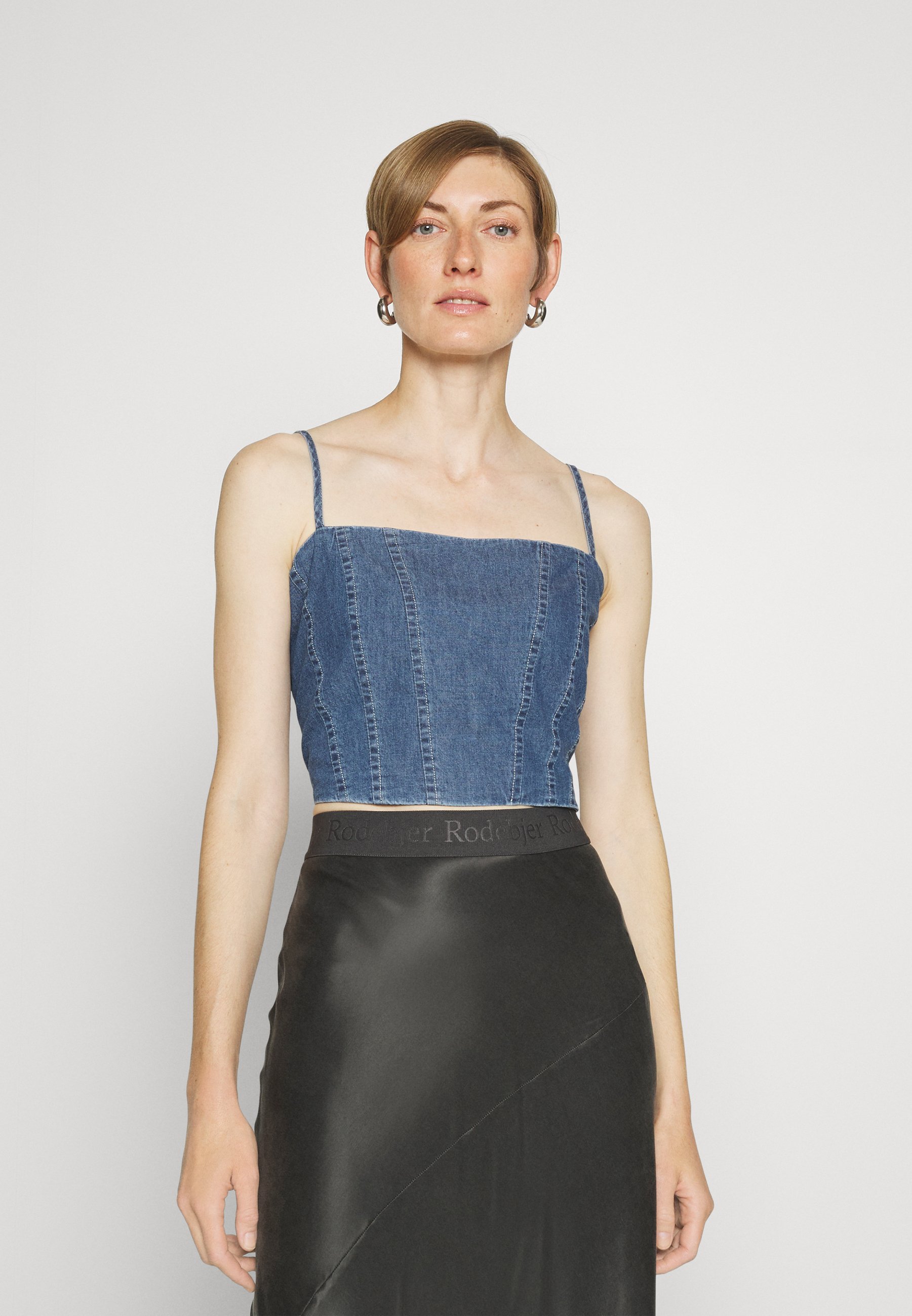 dkny crop jeans
