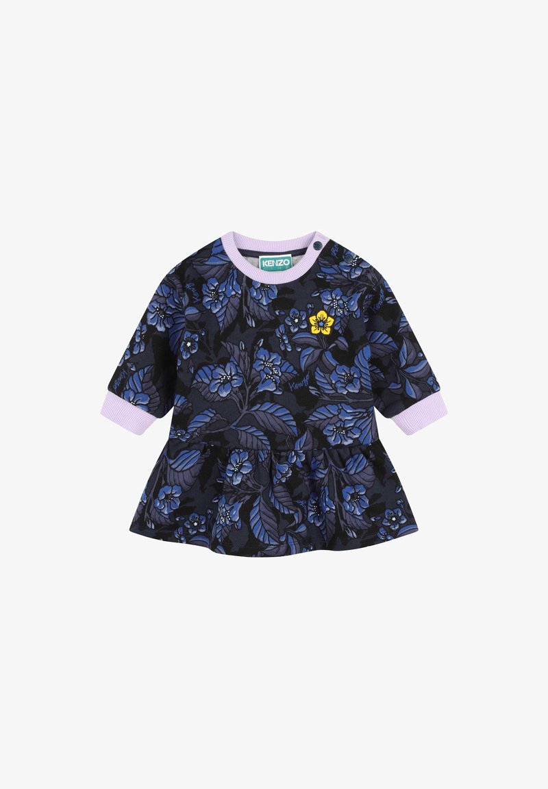 Robe noire avec un motif floral bleu et un bord violet clair. Présente un ourlet à volants et des boutons-pression sur les épaules pour un habillage facile. Fabriquée en tissu doux.