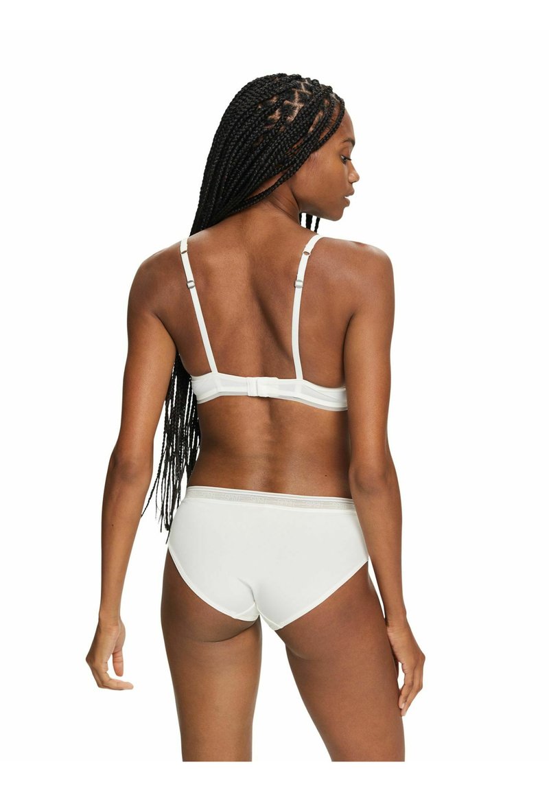 Weißes Dessous-Set bestehend aus einem glatten, einfarbigen BH mit verstellbaren Trägern und einem Hakenverschluss sowie passenden weißen Slips mit einem bequemen Taillenbund.