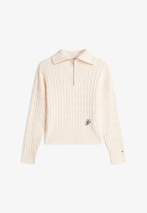 Crèmekleurige gebreide trui met een gestructureerd diamantpatroon, een ritskraag, geribde manchetten en een klein geborduurd logo aan de voorkant links.