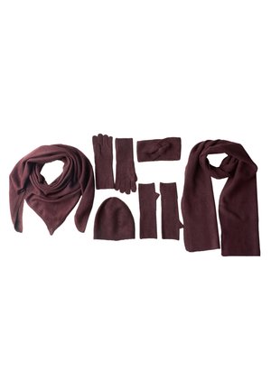 Sechsteiliges Set von dunkelroten Winteraccessoires, darunter zwei Schals, zwei Paar Handschuhe, eine Mütze und ein Stirnband.