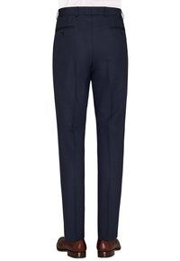 Marineblaues, tailliertes Hose mit zwei Gesäßtaschen und Knopfverschluss sowie einem glatten, strukturierten Stoff. Sichtbar sind braune Schuhe.