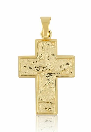 Goldener Kreuzanhänger mit strukturierter, unebener Oberfläche und polierten abgeschrägten Kanten, Aufhängeöse oben, auf weißem Hintergrund reflektiert.