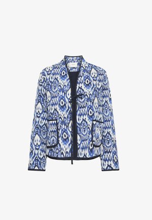 Gemusterte Jacke mit blau-weißer Ikat-Print, schwarzem Besatz, einer Schleifenverschluss und zwei frontalen Taschen.