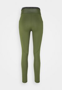 Zelené legíny olivové barvy s vysokým strukturovaným pasem zdobeným černobílým geometrickým vzorem. Navrženo pro pohodlí a pohyblivost.