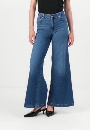 ONLY ONLCALIFORNIA - Wide leg - dark medium blue denim