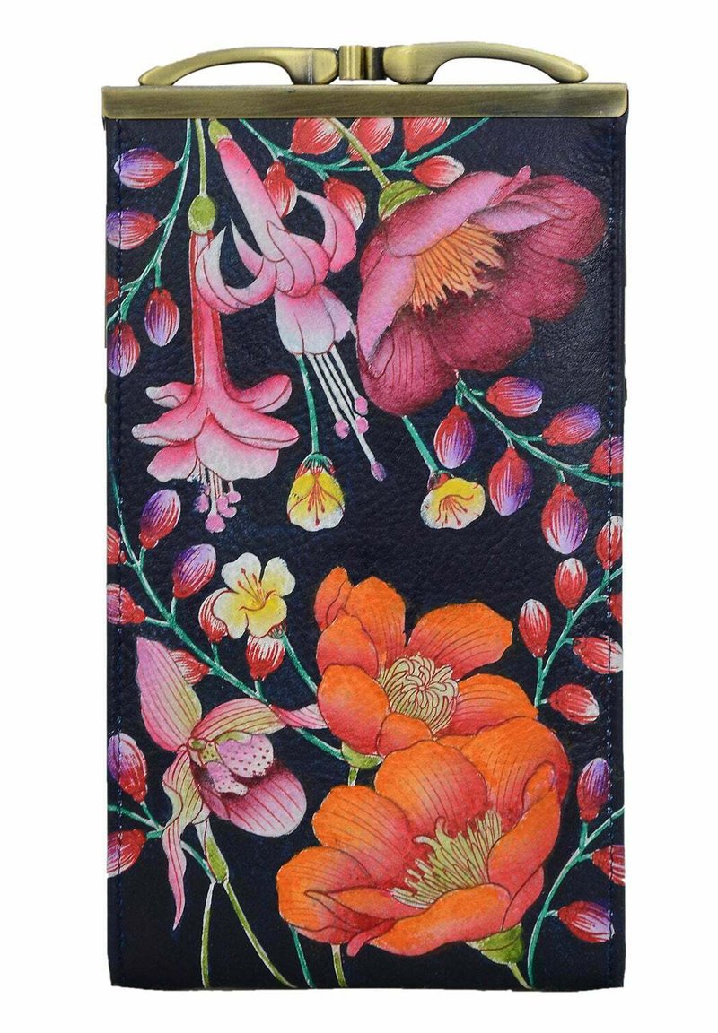 Lederbeutel mit einem dunkelblauen Hintergrund, der mit lebhaften Blumenmustern in Pink, Orange und Weiß verziert ist, und einem bronzenen Verschluss.