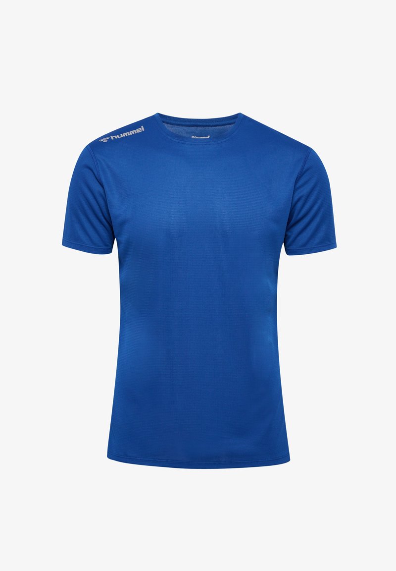 Niebieska koszulka sportowa wykonana z materiału odprowadzającego wilgoć, z okrągłym dekoltem, krótkimi rękawami oraz teksturowaną powierzchnią z logo marki na ramieniu.