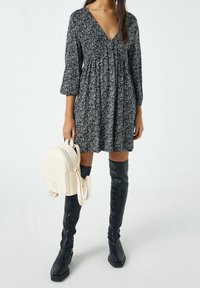 PULL&BEAR Žerzejové šaty - black