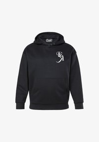 Sudadera negra con capucha, bolsillo frontal y letras estilizadas blancas "PEA" en el pecho izquierdo.