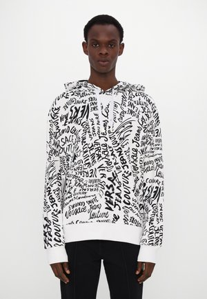 Weißer Hoodie mit schwarzen handgeschriebenen Textmustern. Hergestellt aus einem weichen Stoff mit einer Kängurutasche und verstellbarem Kapuzenzug.
