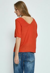 Desires MILA SHORT SLEEVE - Blúzka - red clay