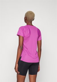 Nike Performance FAST TOP - Sportovní tričko - hot fuchsia