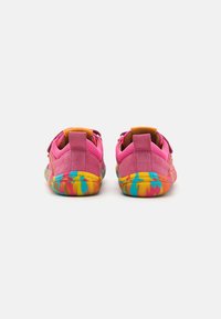 Froddo BAREFOOT BASE - Trainers - fuxia