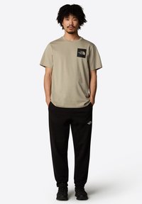 The North Face M SS FINE TEE - Camiseta estampada - clay grey