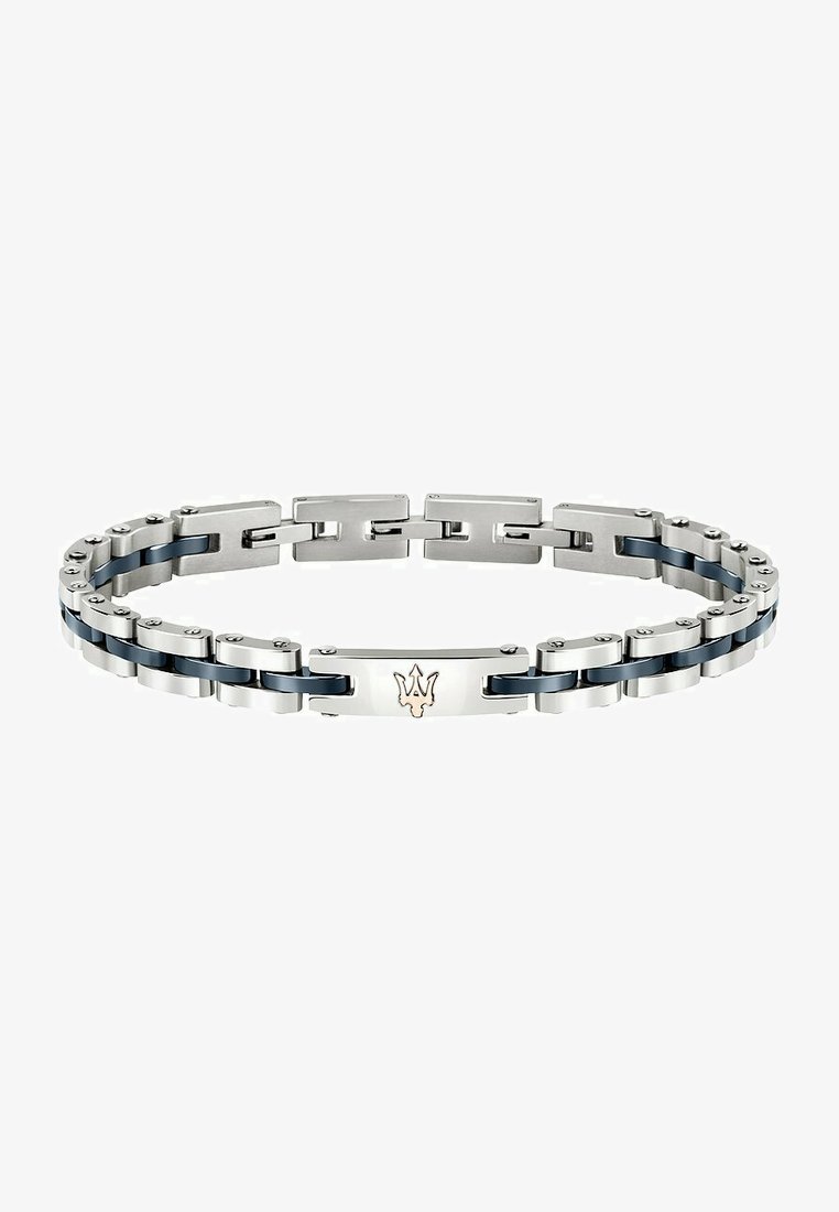 Bracciale in acciaio inossidabile argentato con dettagli blu, caratterizzato da anelli intrecciati e una placca centrale con logo scolpita con un emblema a forma di tridente.