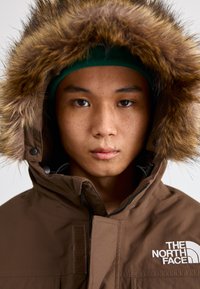 The North Face MCMURDO  - Dūnu jaka - smokey brown