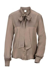 Lange mouwen blouse in taupe satijn met een strikhalsdetail en knoopsluiting; heeft gathered manchetten en een gladde textuur.