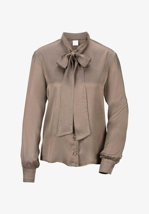 Lange mouwen blouse in taupe satijn met een strikhalsdetail en knoopsluiting; heeft gathered manchetten en een gladde textuur.