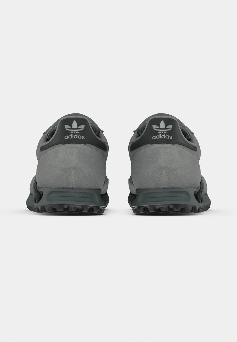 adidas Originals LA TRAINER OG UNISEX - Trainers - ch solid grey/core  black/iron metallic/dark grey - Zalando.ie