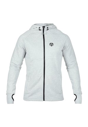 Pelēks zīmuļa jaku ar melnu logotipu, kapuci ar auklu un kontrastējošu melnu rāvējslēdzēju. Iezīmē leņķveida kabatas un ribotas aproces.